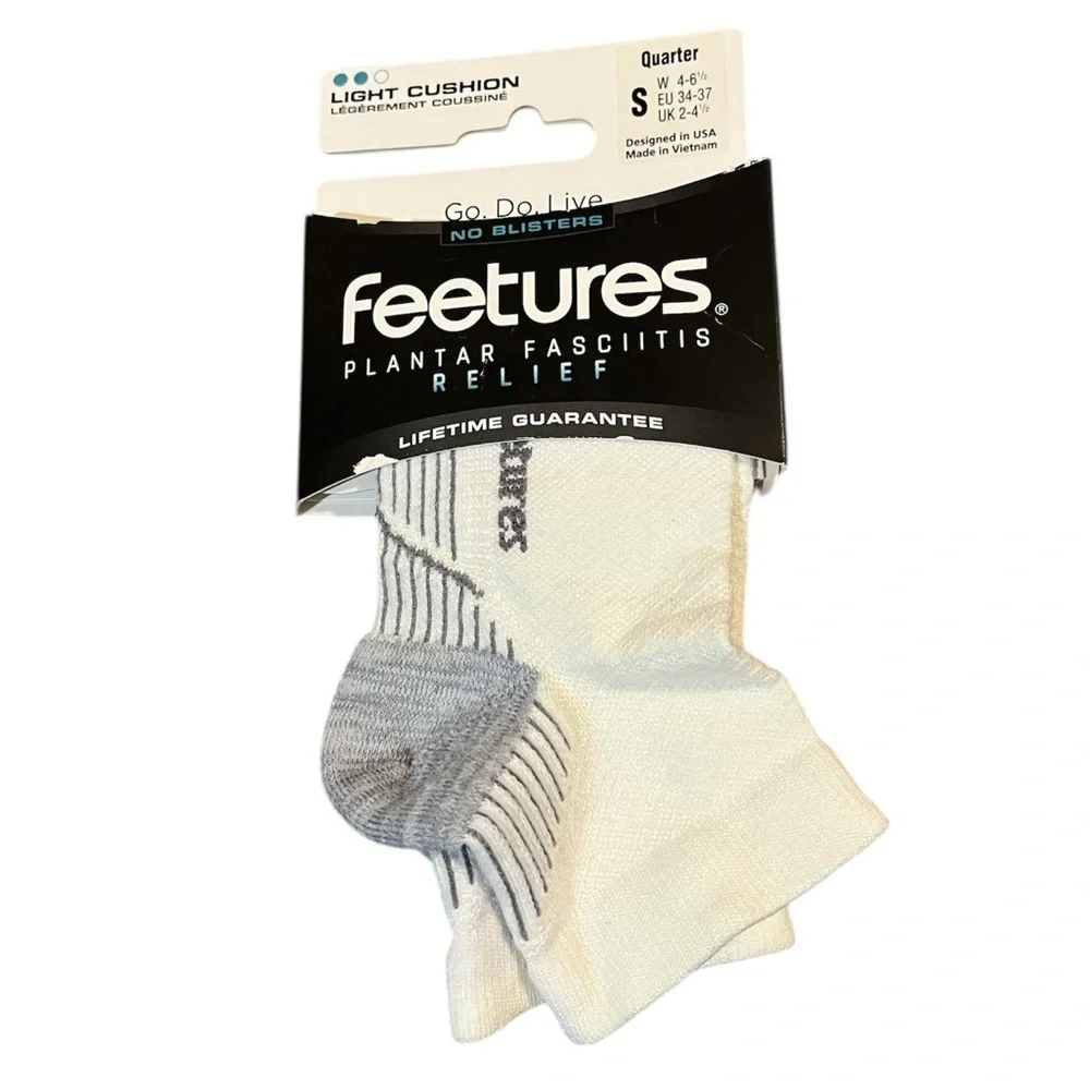 NWT Feetures Plantar Fasciitis Relief Sock Ultra Light Quarter Size S